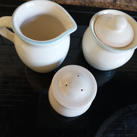 Pfaltzgraff Aura Creamer, Sugar Bowl & Shaker Set - Picture 3 of 10